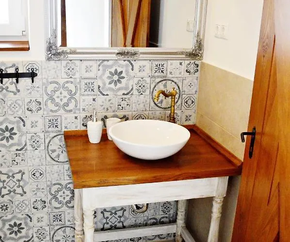 R Jacuzzival Feriehus *