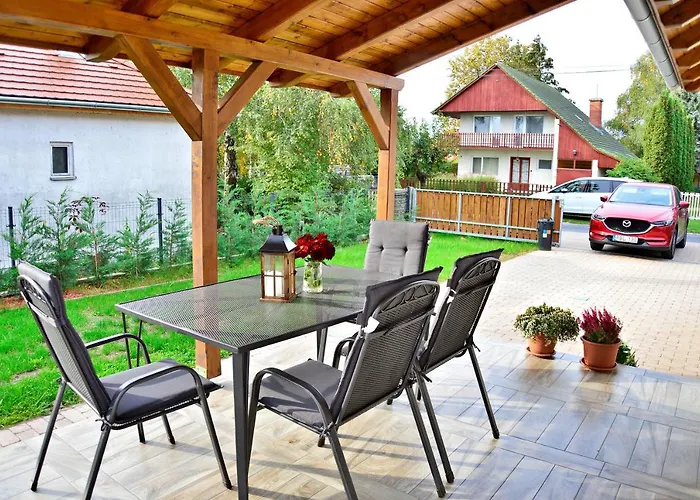 Feriehus R Jacuzzival Balatonfenyves